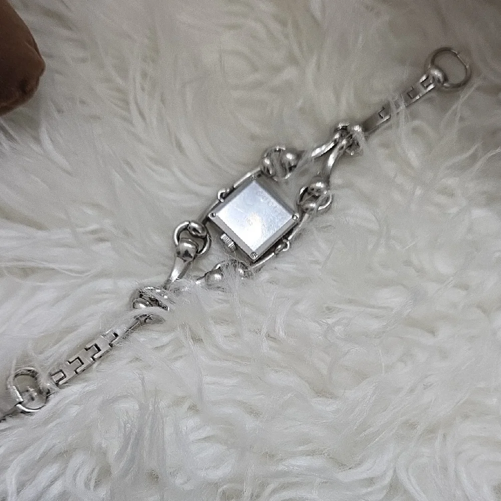 Gucci Women's Watch in Silver - Picture 3 of 6